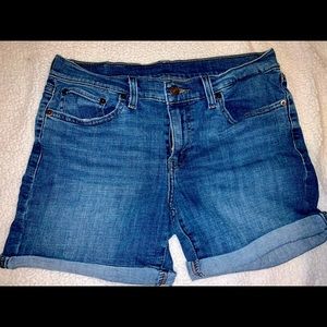Levi’s Jeans Shorts Midi 28
